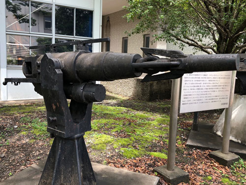 クジラを捕獲する捕鯨砲