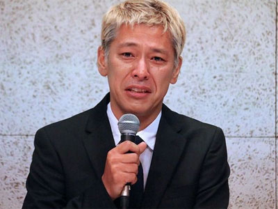 亮さんの涙の謝罪会見